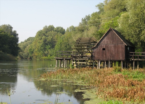 Vodný kolový mlyn v Tomášikove