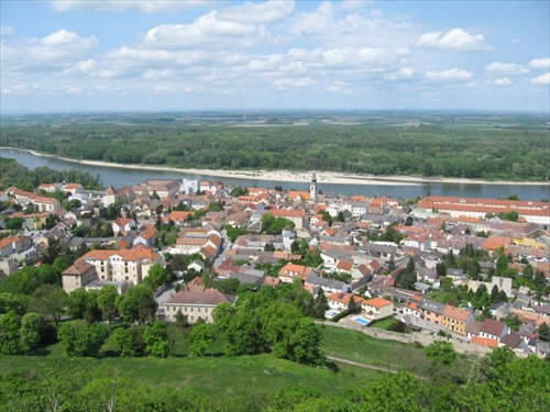 Výhľad na Hainburg z hradu Schlossberg