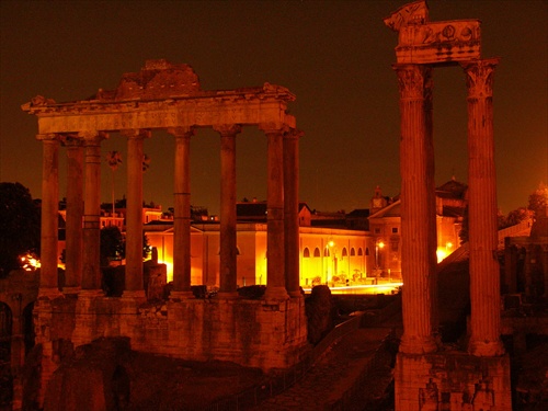 Forum Romanum v noci