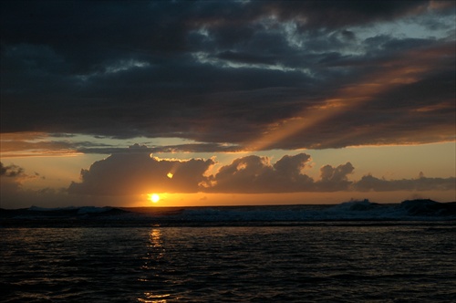 Zapad slnka nad Pacificem.