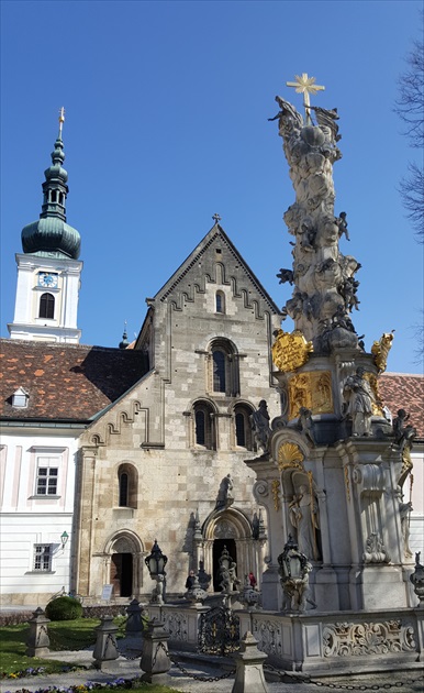 nádvorie v kláštore Hailigenkreuz