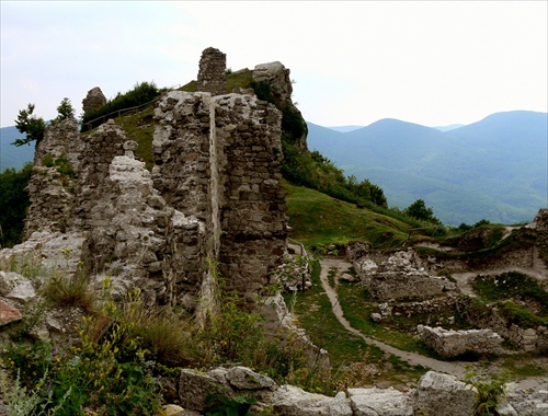 Ruiny hradu Regéc I