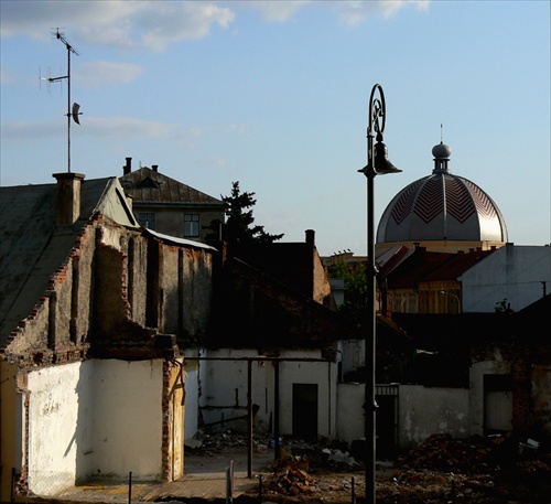 V pozadí Dom umenia, Košice