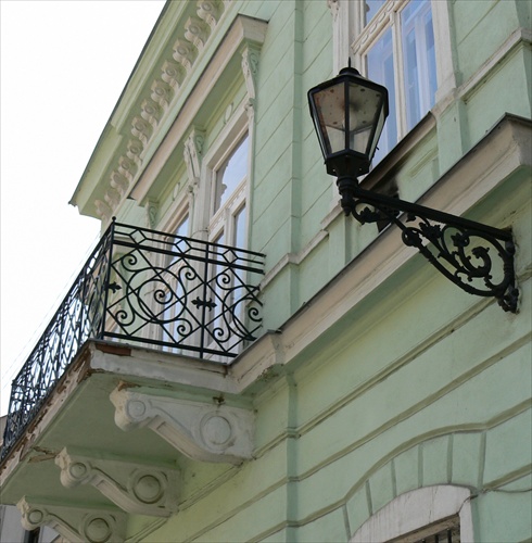 Lampa pri balkóne
