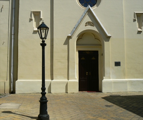 Lampa pri kostole