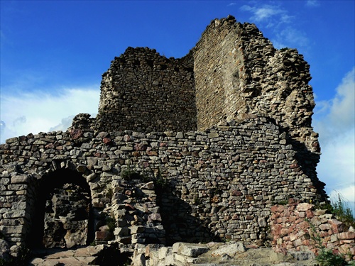 Zvyšky hradu Regéc  II