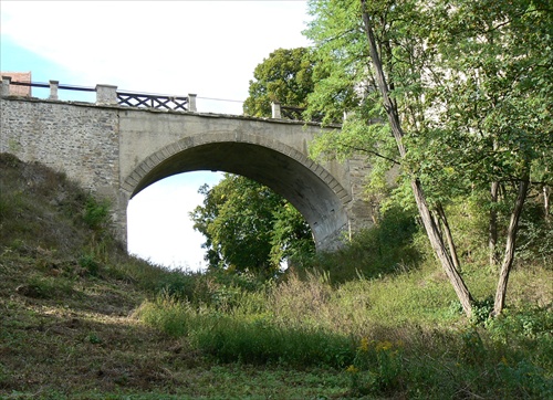 Most v oprave