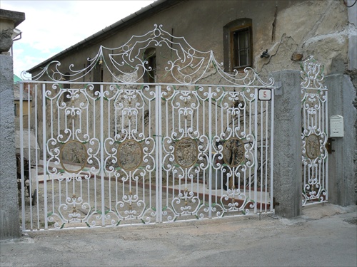 Brána na Hradbovej