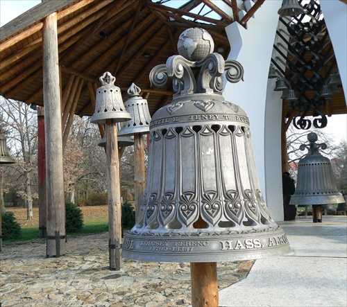 Zátišie so zvonami III