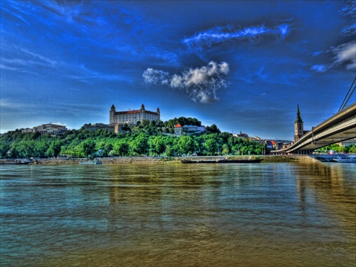 Na krásnom hnedom Dunaji - Hrad