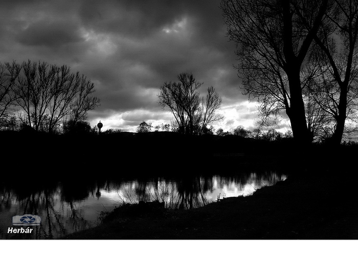 Tiahnuce oblaky od severu