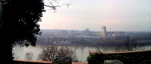 Panorama snímok z hradu na Dunaj a Petrzalku