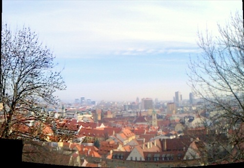 Panorama snimka z hradu BA na mesto