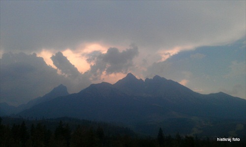 V Tatrach po zapade slnka