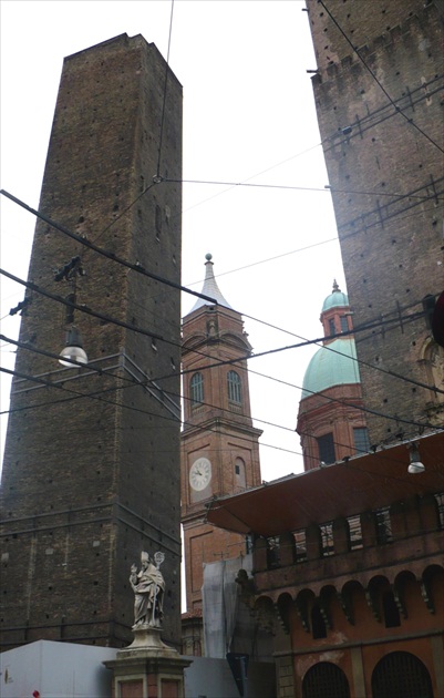 Veže v Bologni