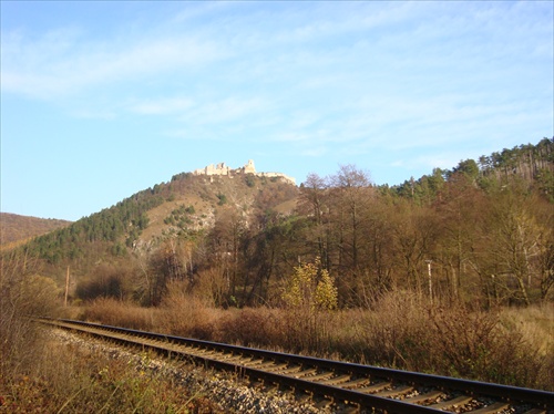 železnica pod čachtickým hradom 2