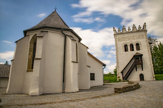 Kostol sv Anny a zvonica v Strážkach