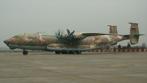 Antonov An-22 v Bratislave (5.12.2006)