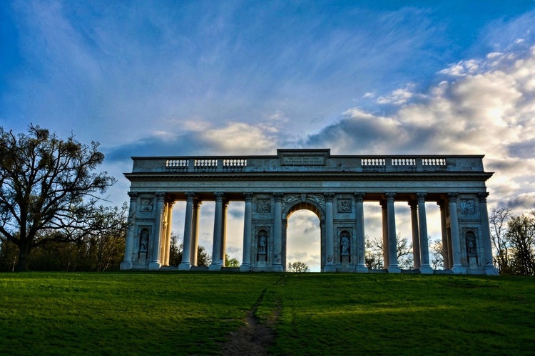 Kolonáda nad Valticemi