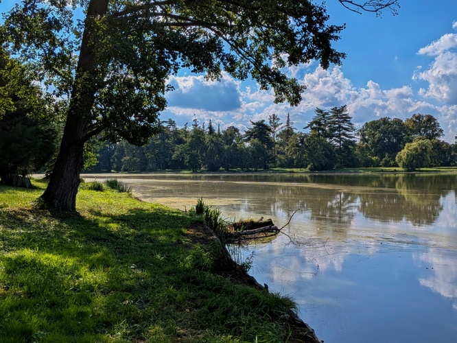 Září