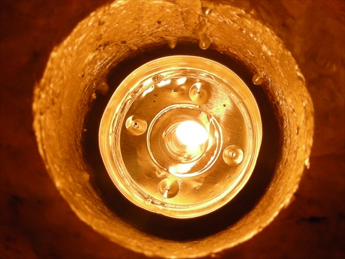 čajová sviečka v soľnej lampe