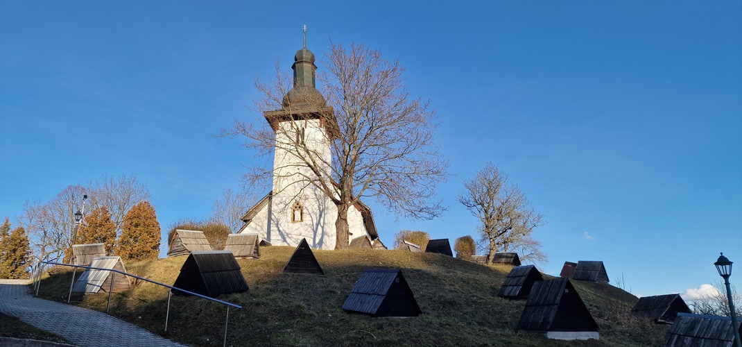 Pivničky a kostol