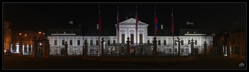 Prezidentský palác v noci