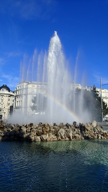 Prekrásna fontána vo Viedni