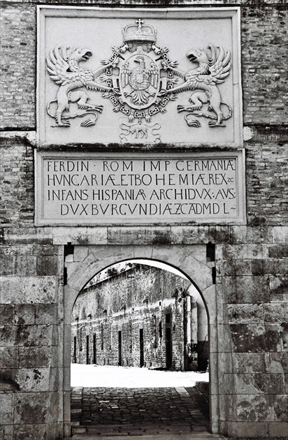 ... Ferdinandova brána ...
