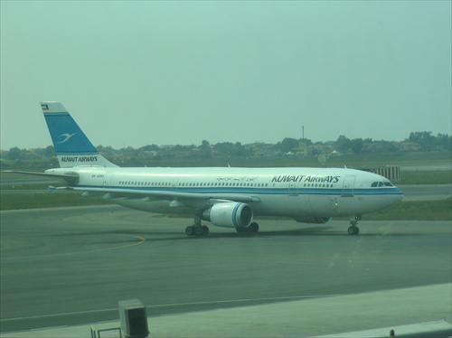 Kuwait Airways Airbus A300 na letisku v Ríme