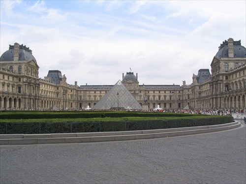 Paríž, Louvre, hlavný vchod