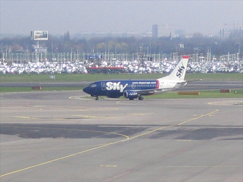 SkyEurope Boeing 737  na letisku v Amsterdame
