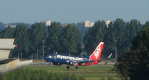 SkyEurope Boeing 737NG pristáva na Zwanenburgbaan