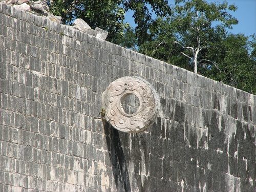 Kamenný kruh na stene majského ihriska v Chitzen Itza