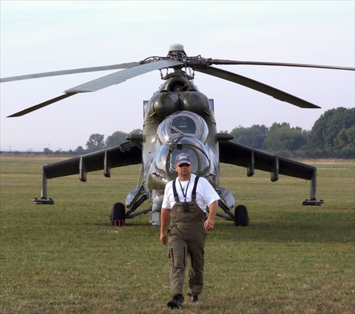Mi-24 + pilot