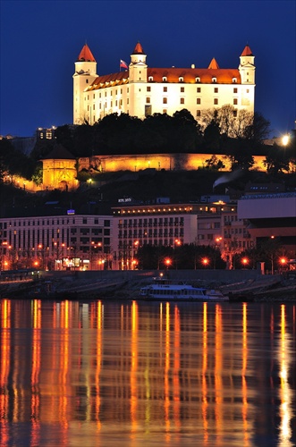 prvomájová večerná Bratislava II