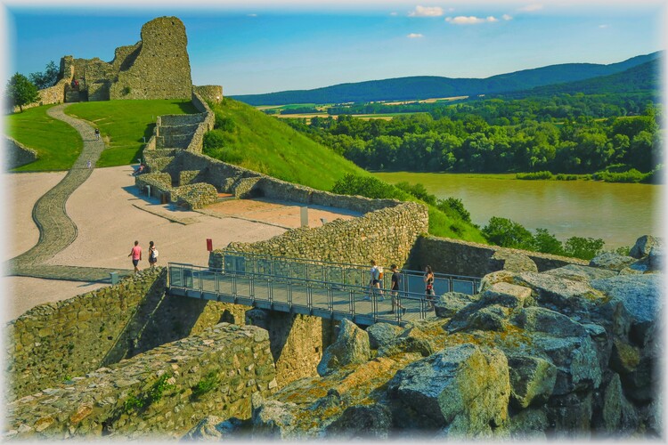 Po stopách minulosti