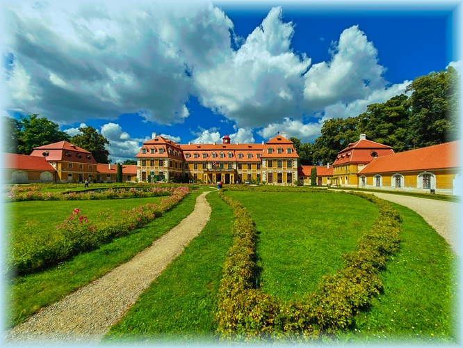 K zámku