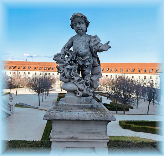 Sochy v barokovej záhrade  