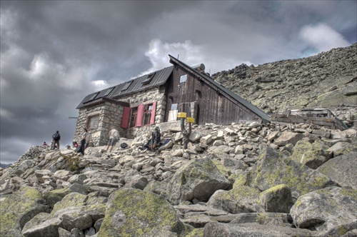 Chata pod Rysmi (2250 m.n.m.)