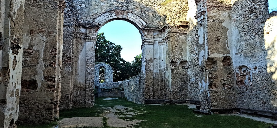 Ruiny kostola.Jún 2021.