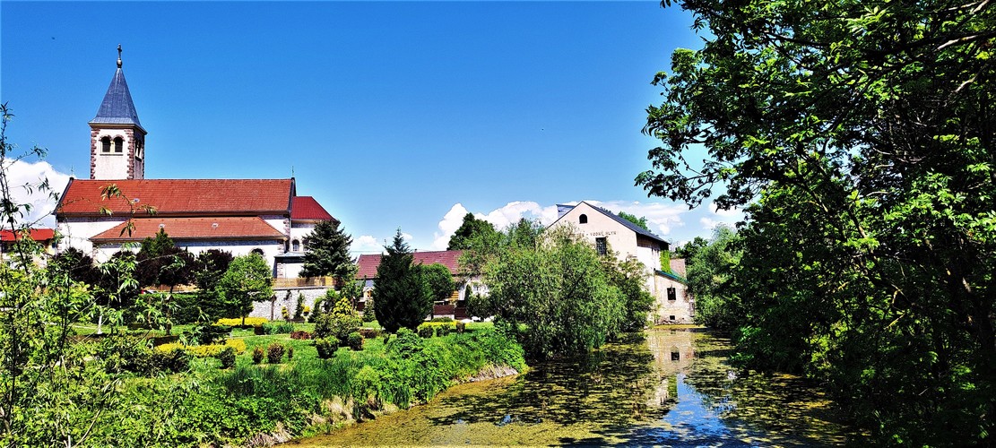 Dedina Vlčkovce.Máj-2022.