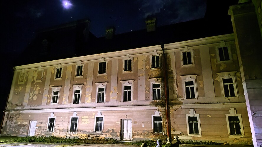 Opustené strašidelné.Dec.2025.