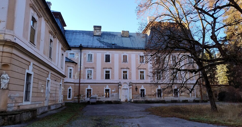 Opustená nemocnica.Dec.2025.