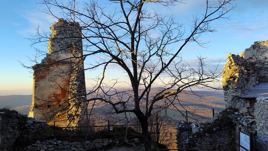 Zrúcanina hradu.Dec.2025.