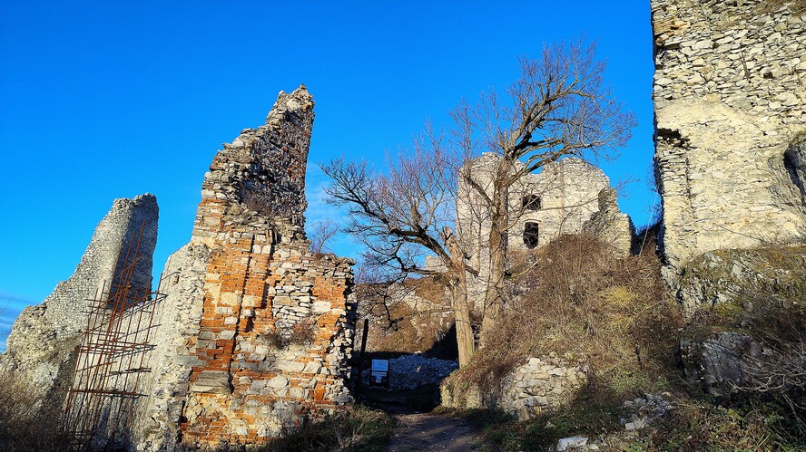 Zrúcanina hradu.Dec.2025.