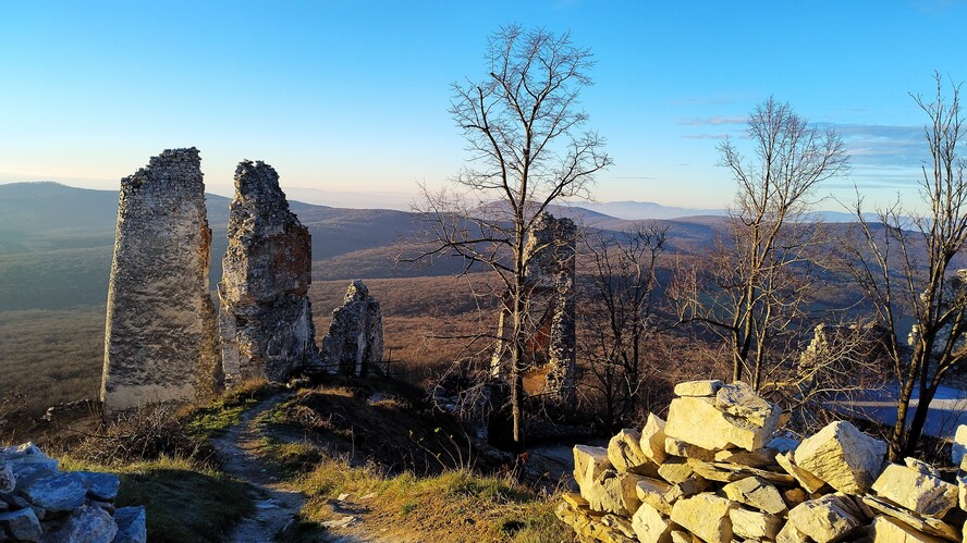 Zrúcanina hradu.Dec.2025.