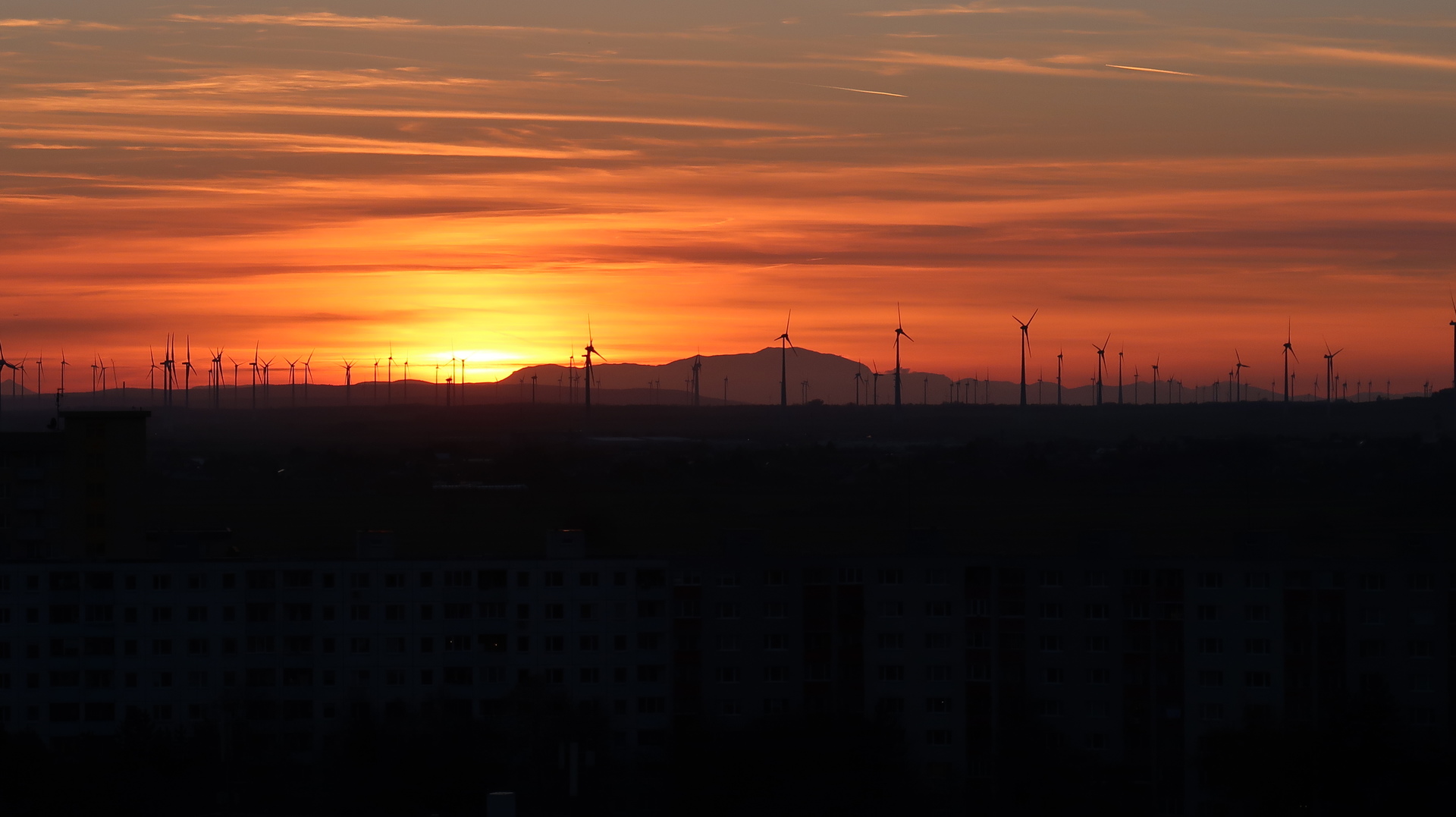 dnešný  západ  slnka z Petržalky 