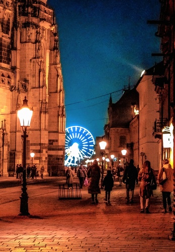 V diaľke sa koleso točí 