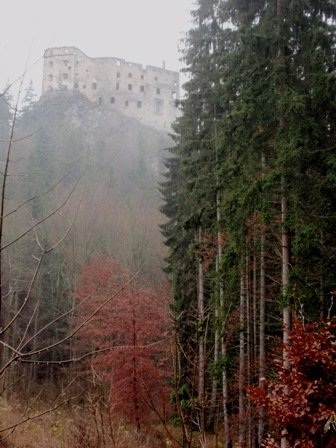 Hrad Likava v hmle